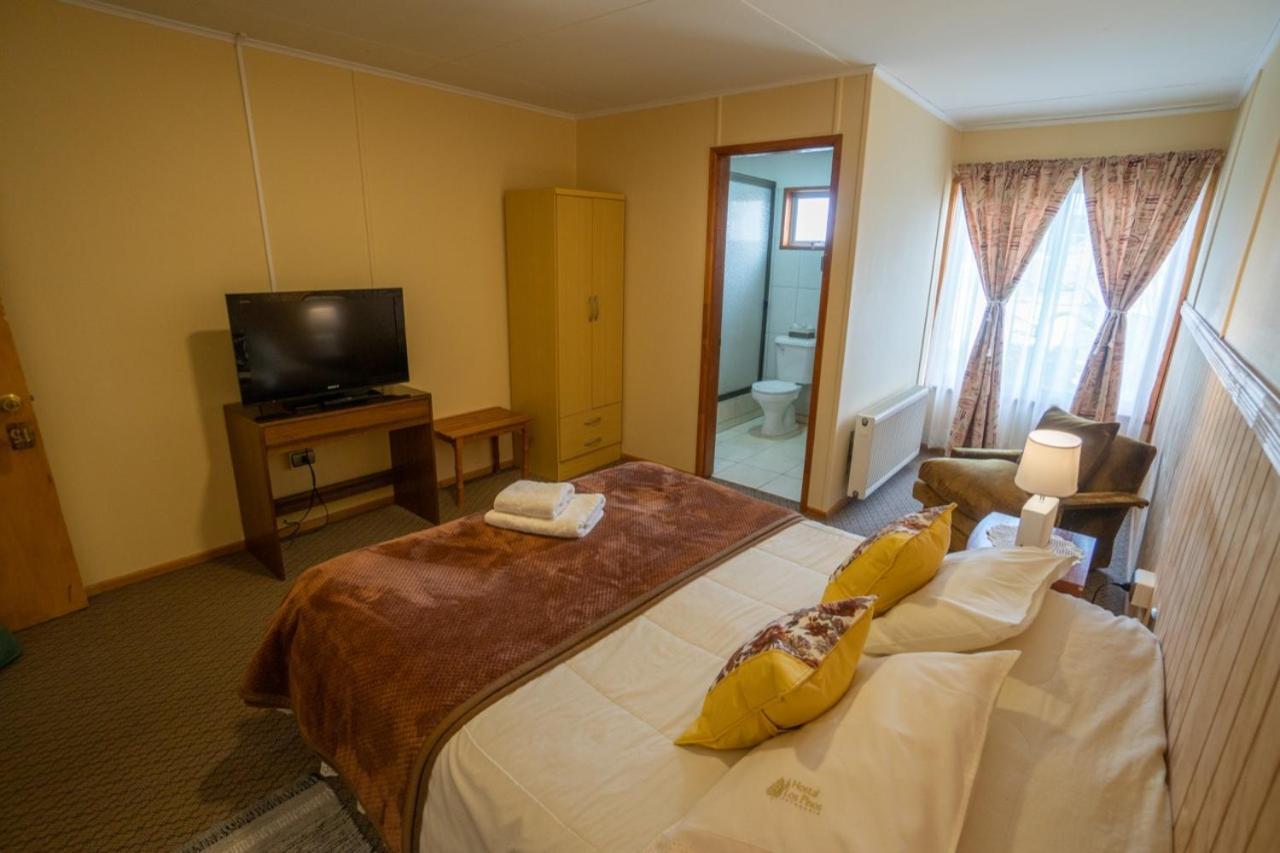 Hostal Los Pinos ปวยร์โตนาตาเลส ภายนอก รูปภาพ