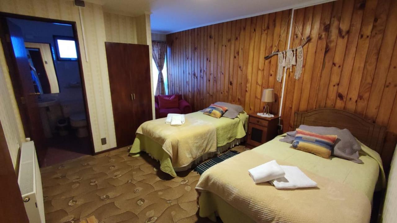 Hostal Los Pinos ปวยร์โตนาตาเลส ภายนอก รูปภาพ