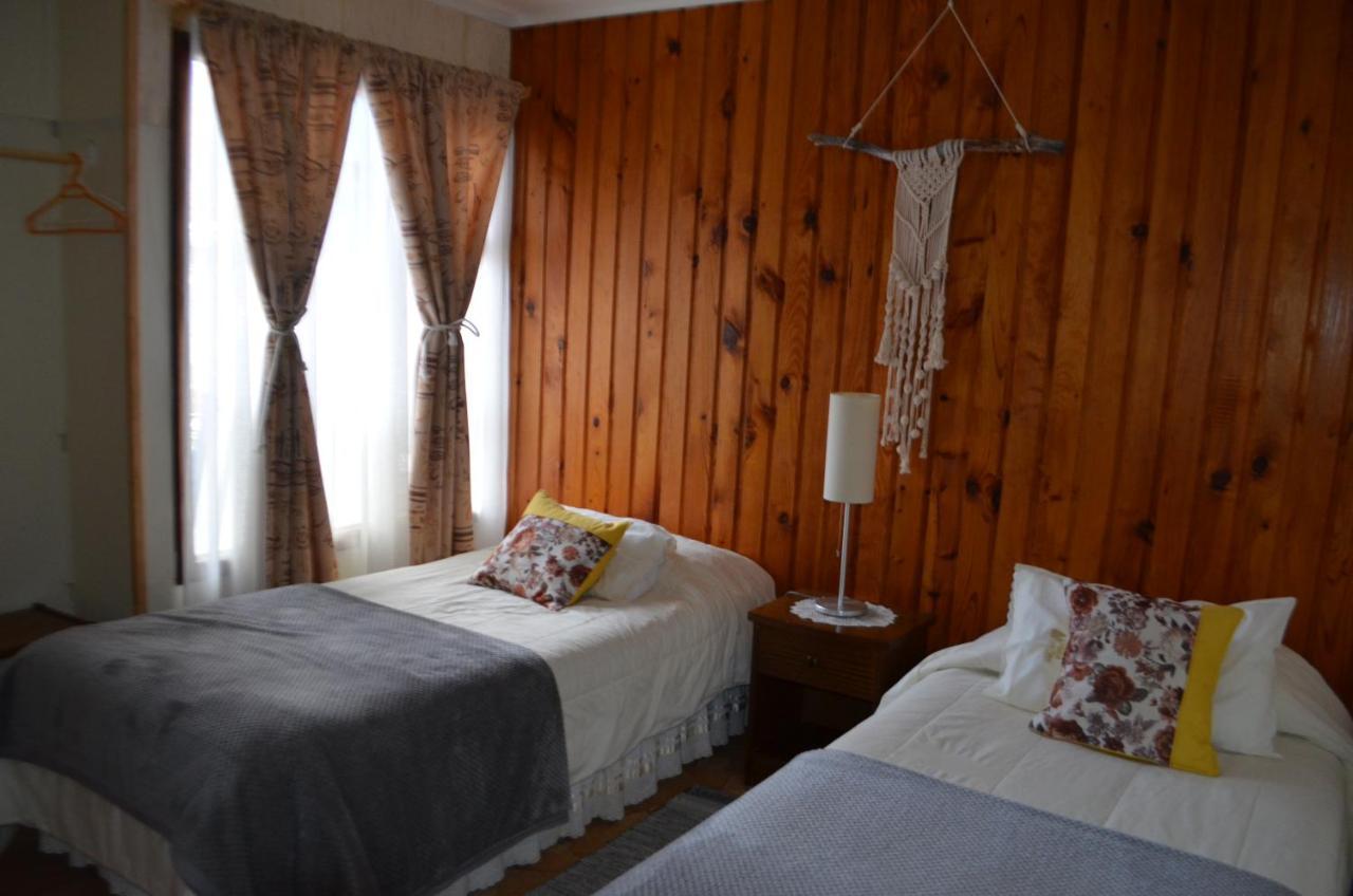 Hostal Los Pinos ปวยร์โตนาตาเลส ภายนอก รูปภาพ