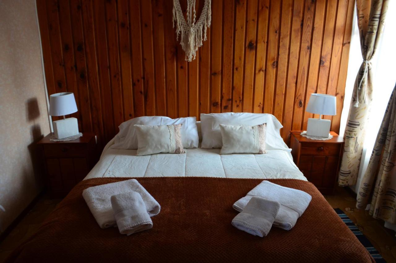 Hostal Los Pinos ปวยร์โตนาตาเลส ภายนอก รูปภาพ