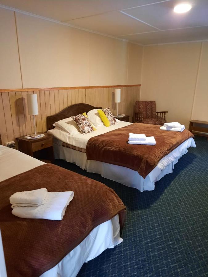 Hostal Los Pinos ปวยร์โตนาตาเลส ภายนอก รูปภาพ