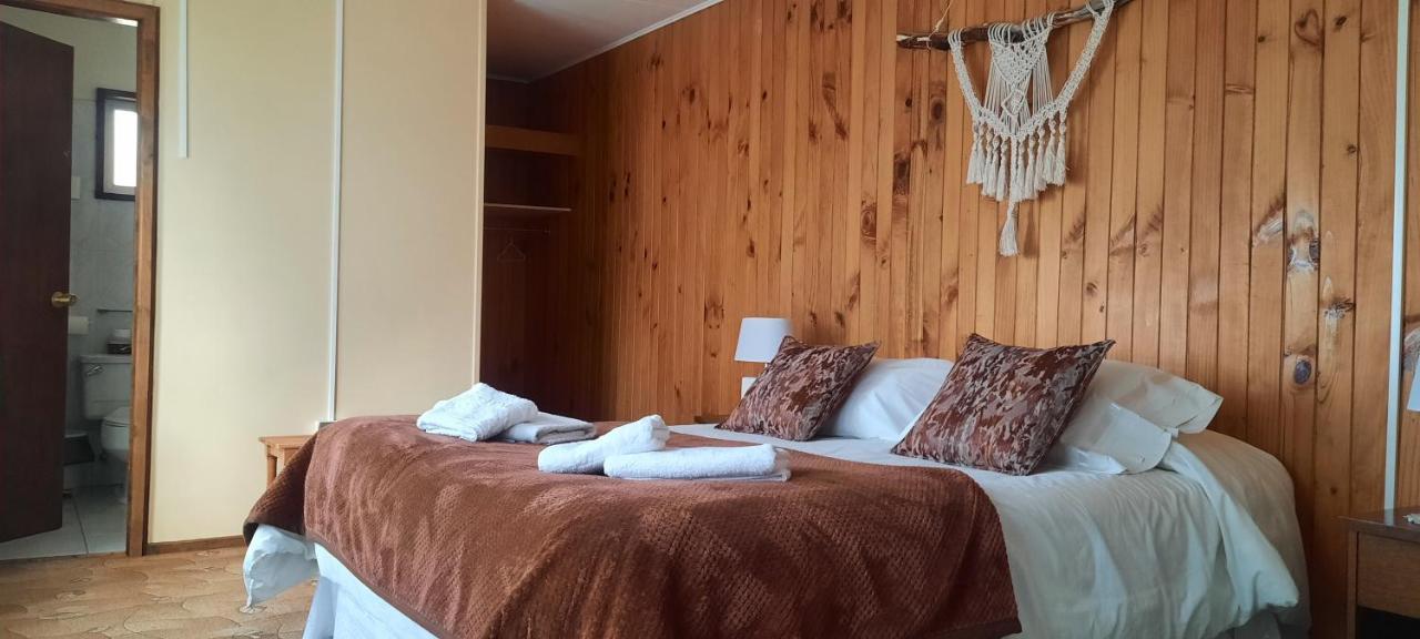 Hostal Los Pinos ปวยร์โตนาตาเลส ภายนอก รูปภาพ