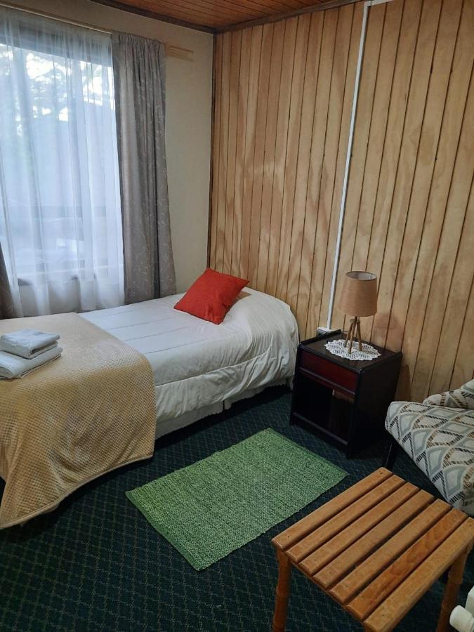 Hostal Los Pinos ปวยร์โตนาตาเลส ภายนอก รูปภาพ