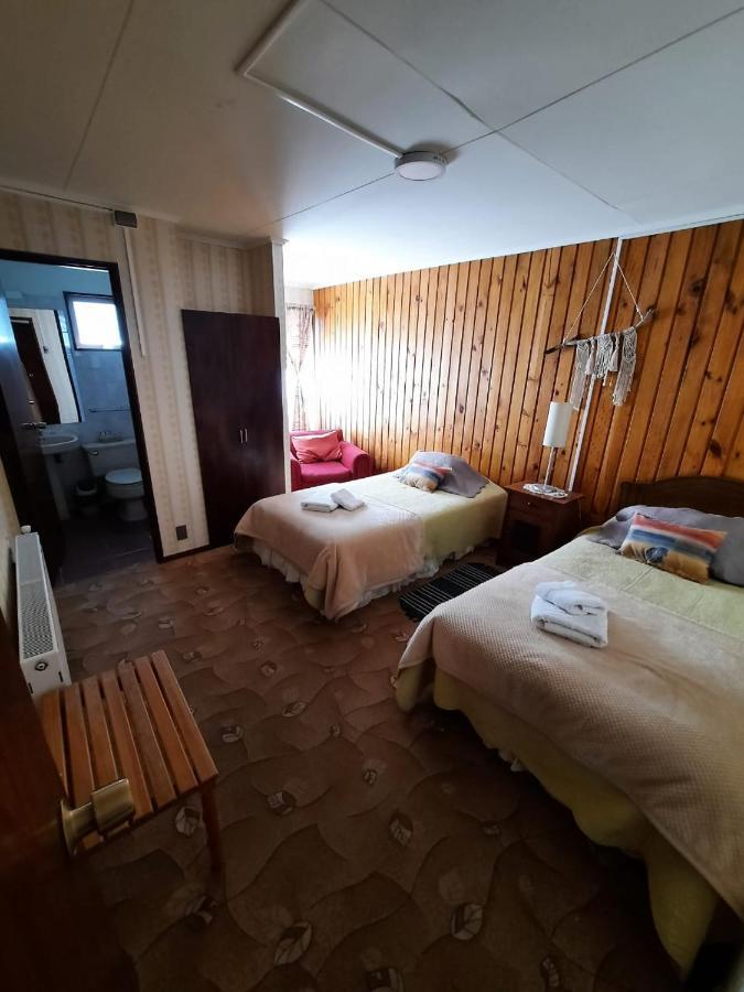Hostal Los Pinos ปวยร์โตนาตาเลส ภายนอก รูปภาพ