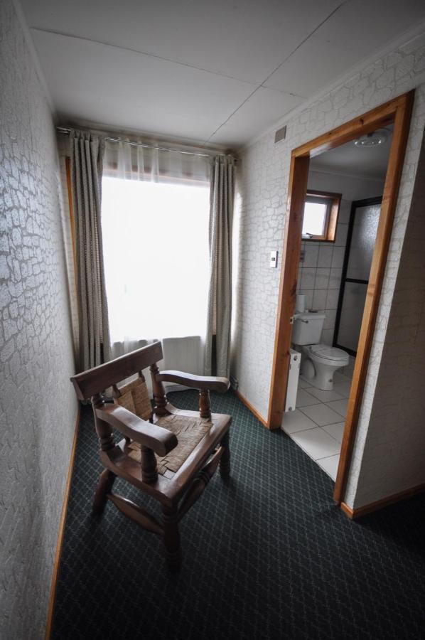 Hostal Los Pinos ปวยร์โตนาตาเลส ภายนอก รูปภาพ