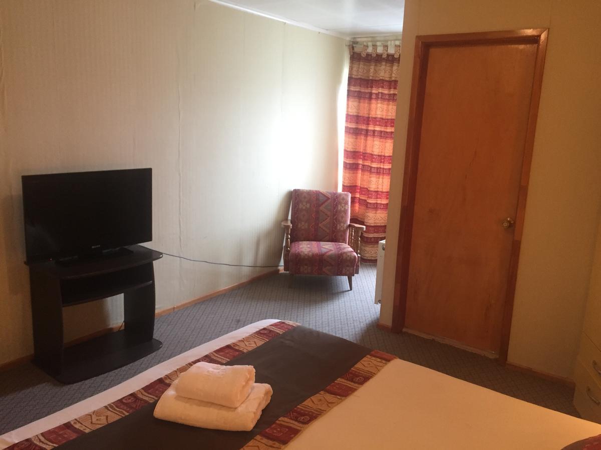 Hostal Los Pinos ปวยร์โตนาตาเลส ภายนอก รูปภาพ