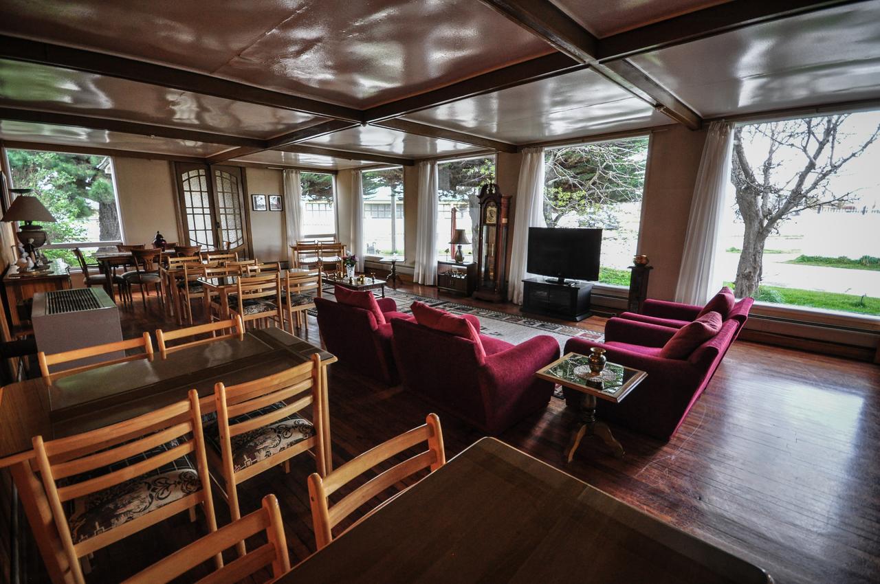 Hostal Los Pinos ปวยร์โตนาตาเลส ภายนอก รูปภาพ