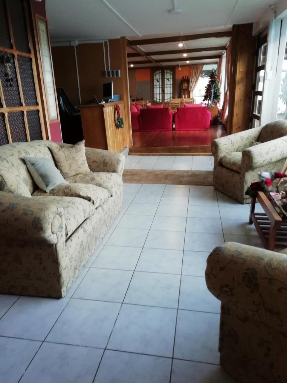 Hostal Los Pinos ปวยร์โตนาตาเลส ภายนอก รูปภาพ