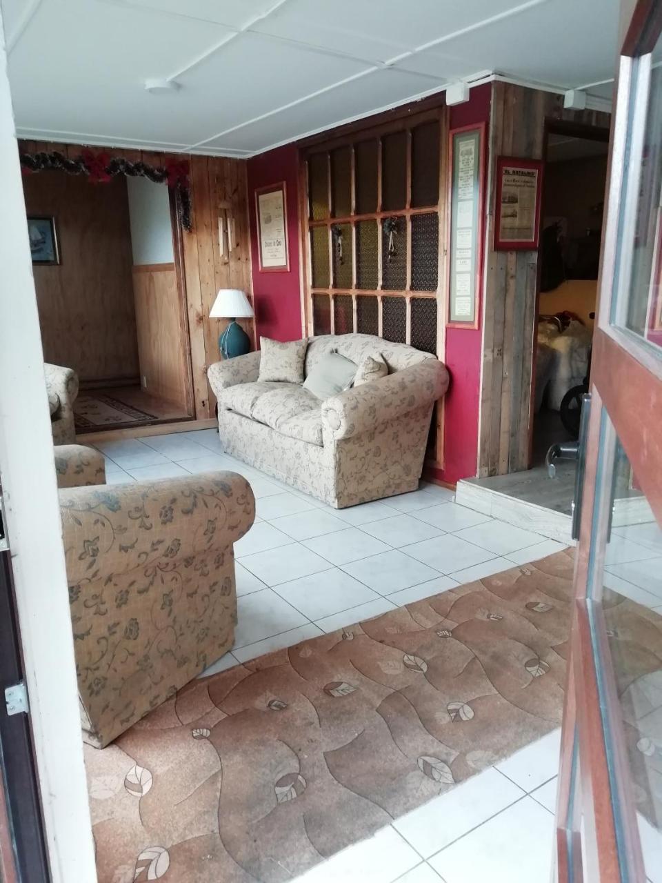 Hostal Los Pinos ปวยร์โตนาตาเลส ภายนอก รูปภาพ